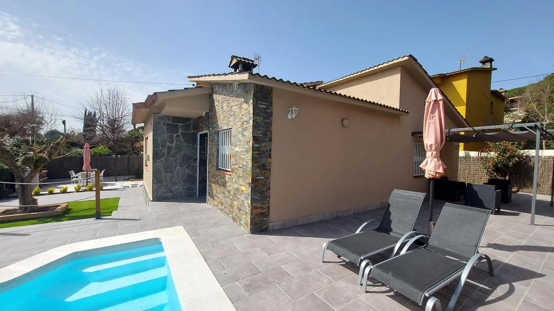 Cerca De Barcelona, Y Entre Tres Parques Naturales, Casa De 4 Habitaciones Y 2 Banos Con Piscina, Barbacoa Y Chimenea Sant Antoni de Vilamajor Spain